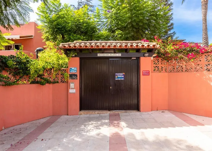 Alvarito Playa Апартаменты *